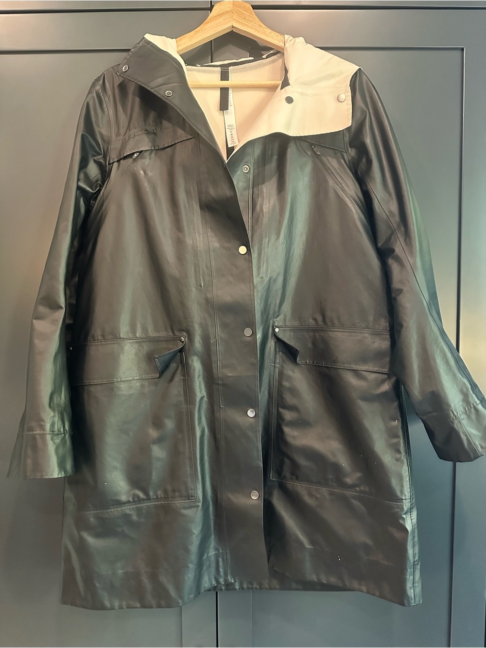 Lululemon Into The Drizzle Raincoat Size 6